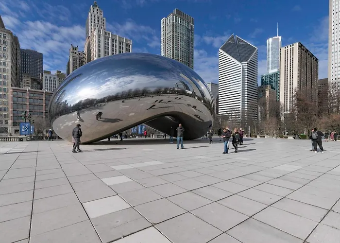 Loop W Theater Pool Nr Millennium Park Chi-958 Chicago